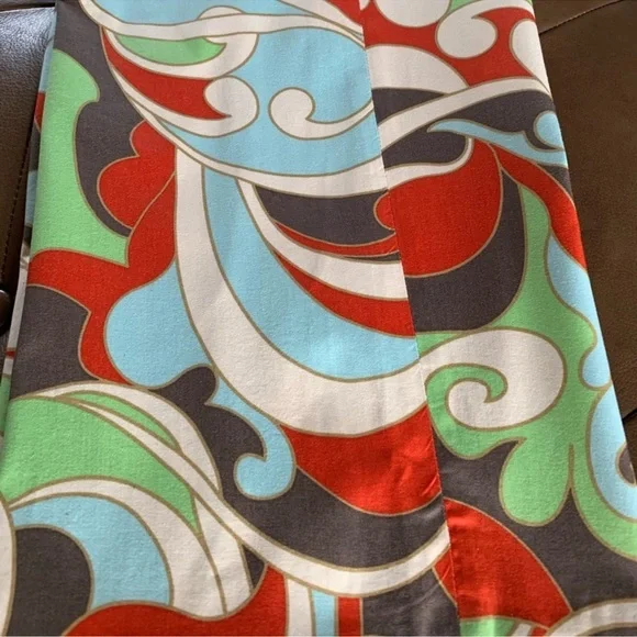 Madison Retro Print Capris - Picture 10 of 12